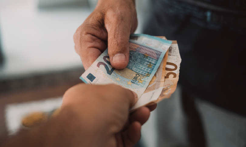 Καλοκαιρινές εισπράξεις κοινοχρήστων: πώς να μειώσετε τις καθυστερήσεις όταν οι ένοικοι λείπουν 