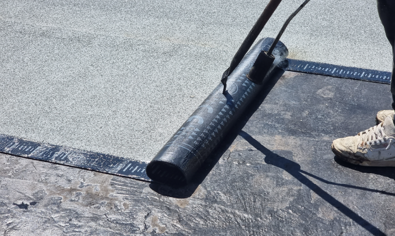 Υγρομόνωση ταράτσας: Πότε τη χρειάζεσαι & πόσο κοστίζει πραγματικά